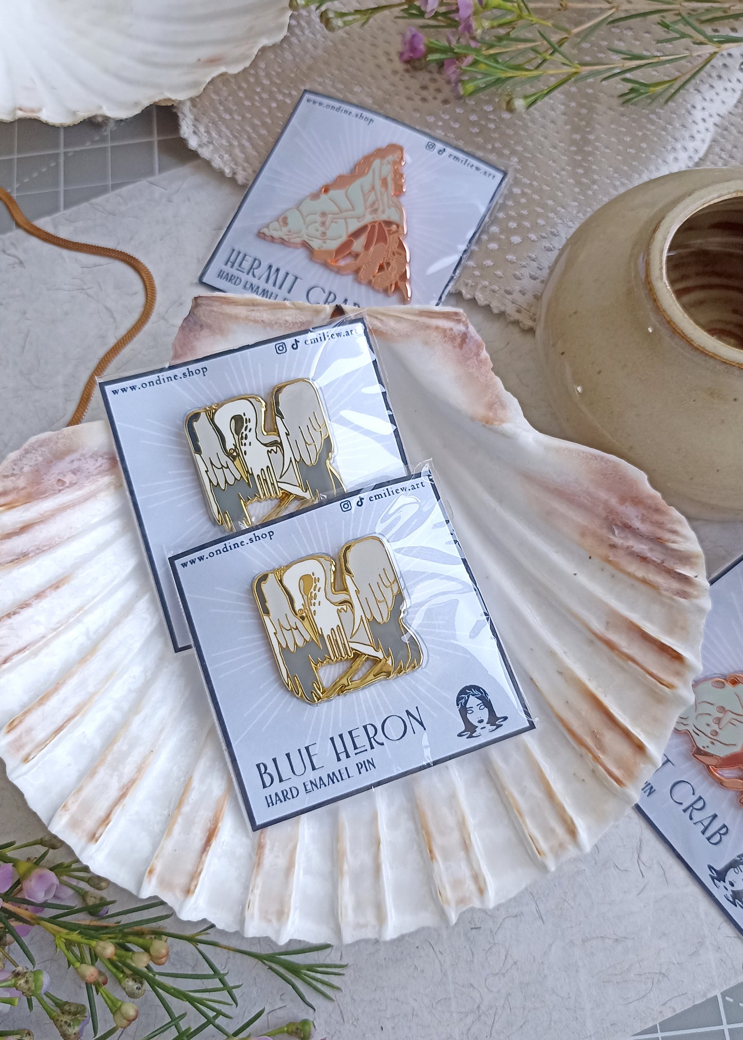 Broche en émail Héron