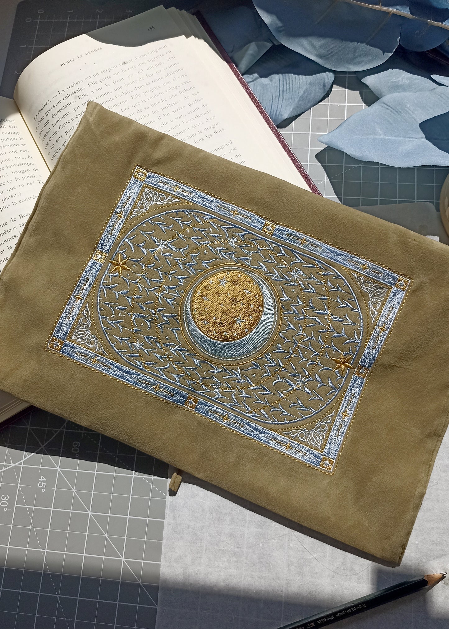 Velvet pouch A4 - Book Sleeve