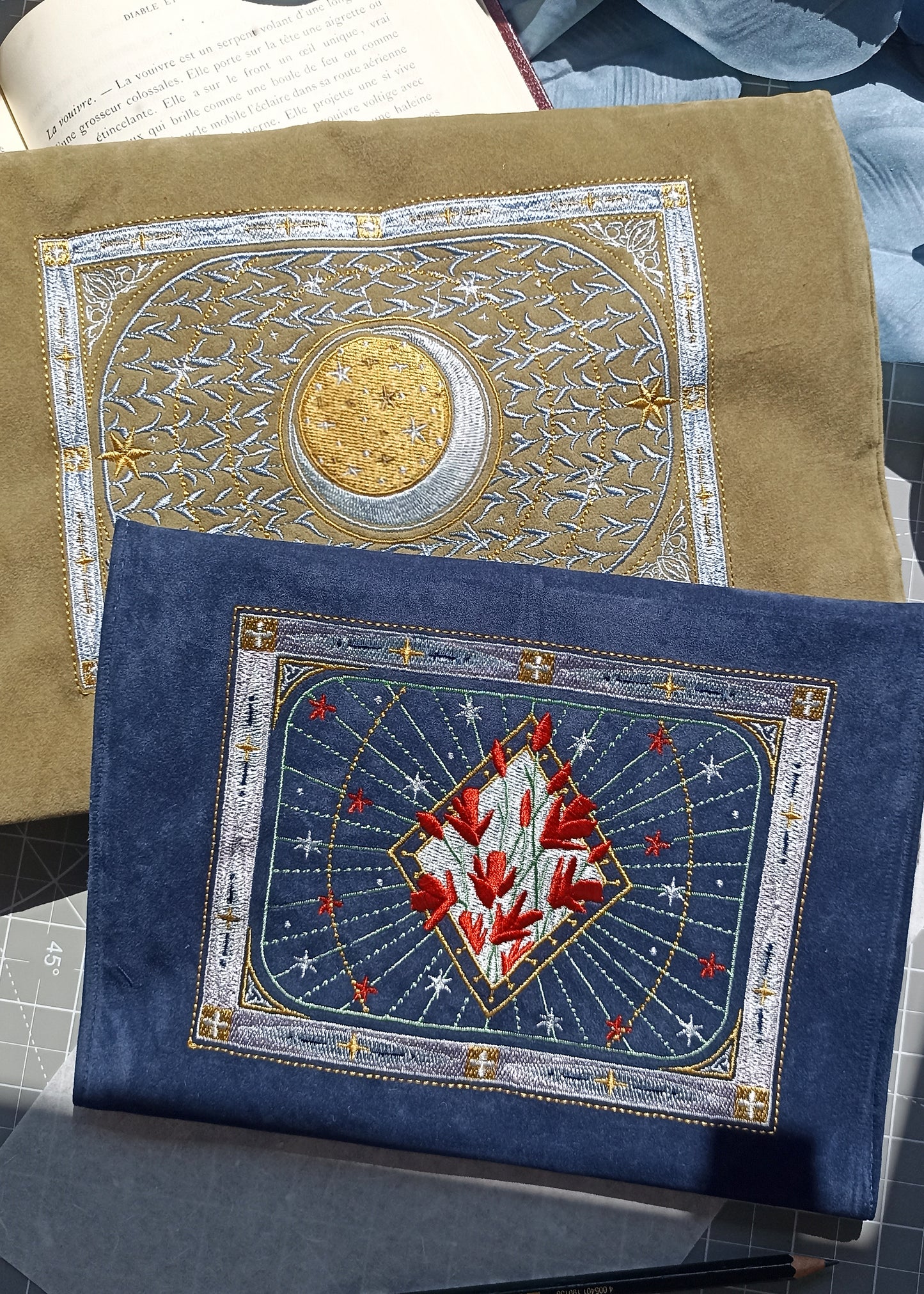 Velvet pouch A4 - Book Sleeve