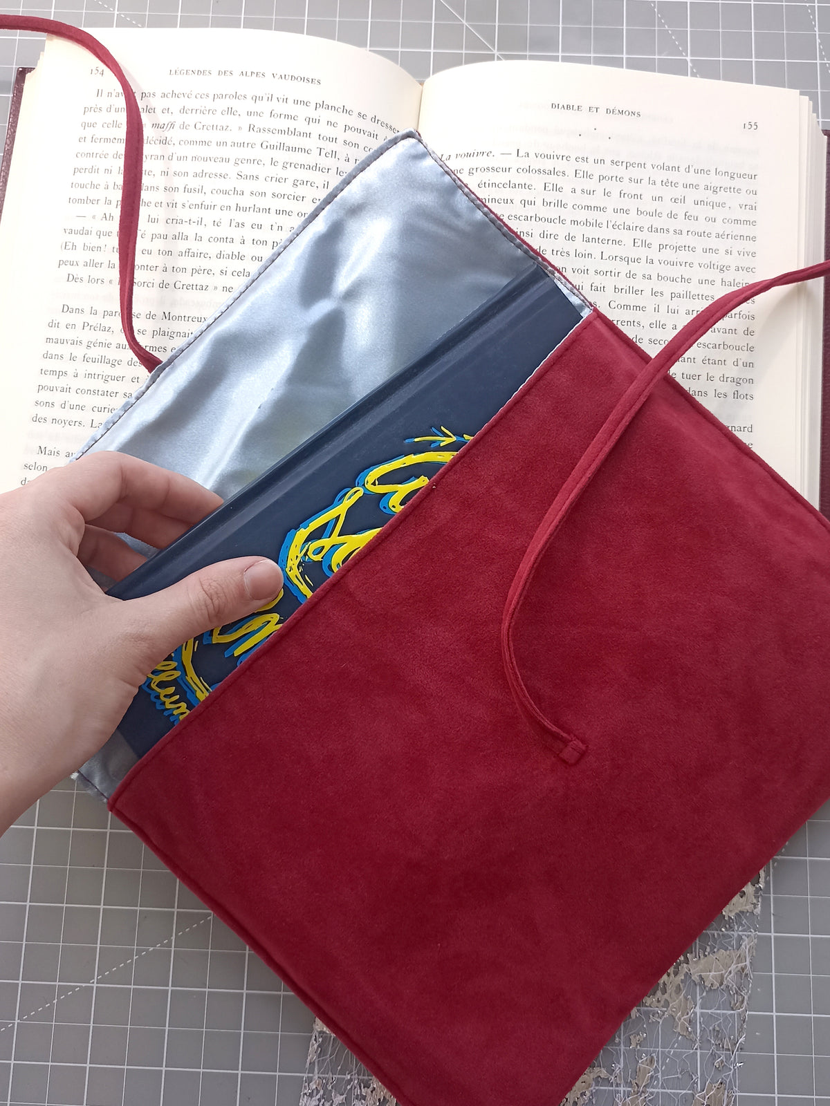 Velvet pouch B5 - Magic Eye Book Sleeve