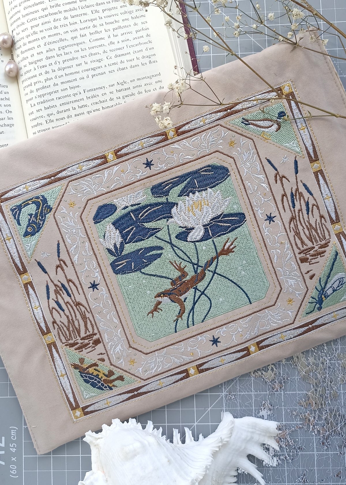 Big Velvet pouch - Pond Book Sleeve